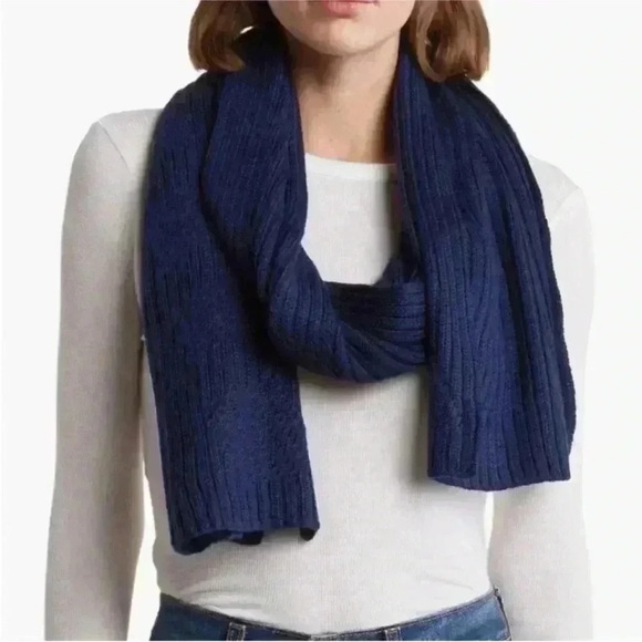 UGG Ribbed Oversized Knit Scarf in Navy NWT - Picture 1 of 6